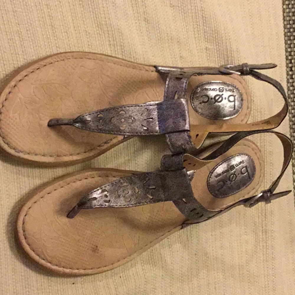 Like new BOC silver metallic sandals, size 8